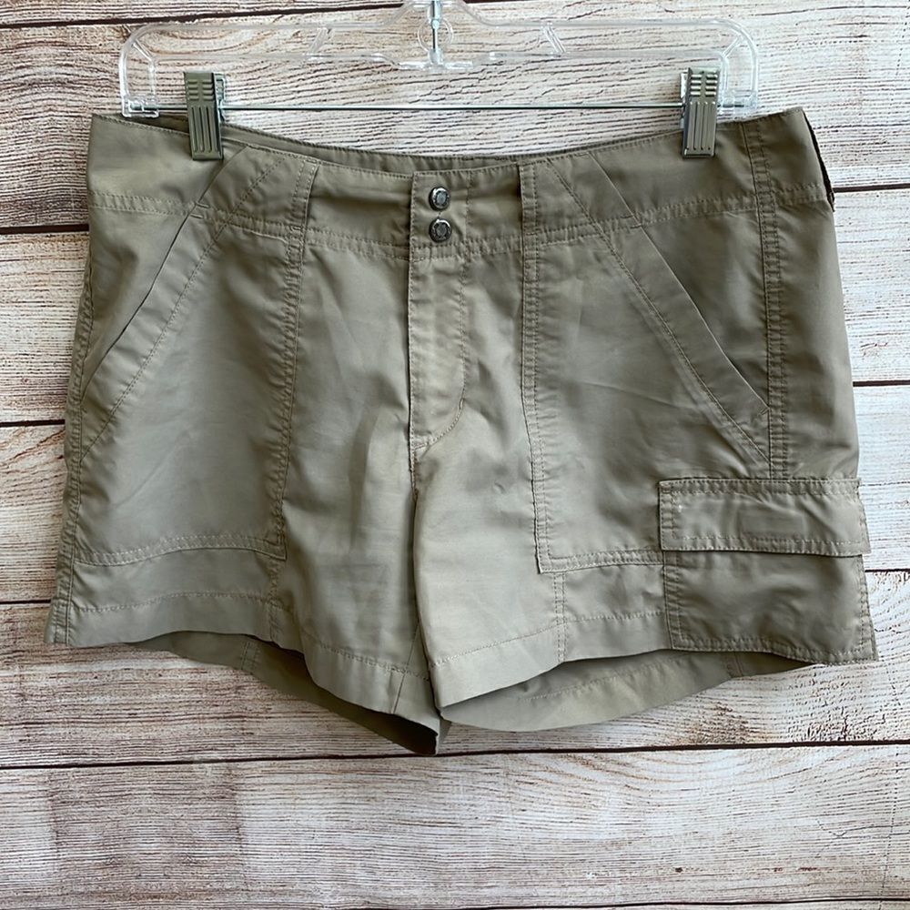 ‎NIKE ACG SHORTS IN KHAKI